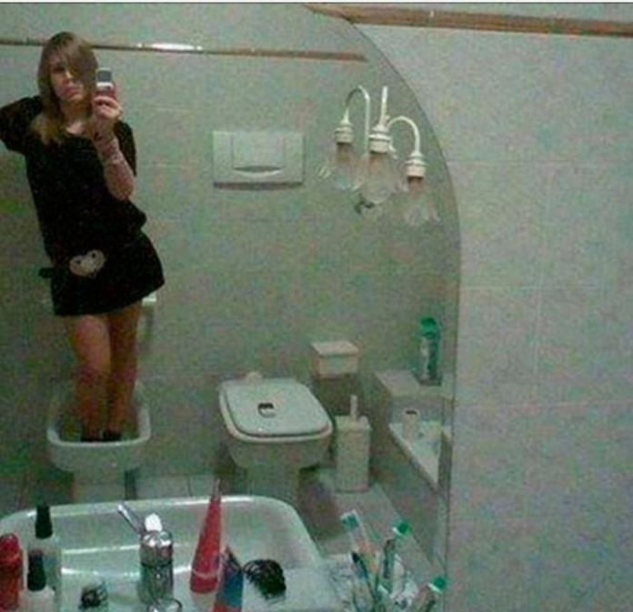 Эрофото: Девчонки веселятся - пошлый юмор на 12/07/21