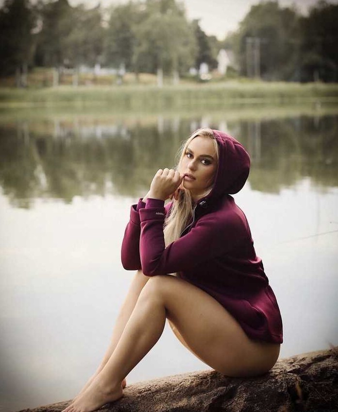 Эрофото: На природе голышом