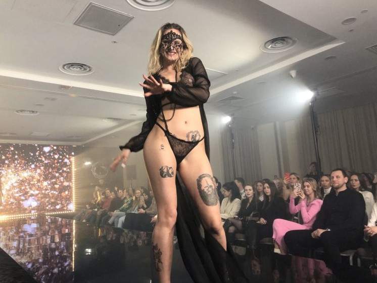 Показ эротического белья